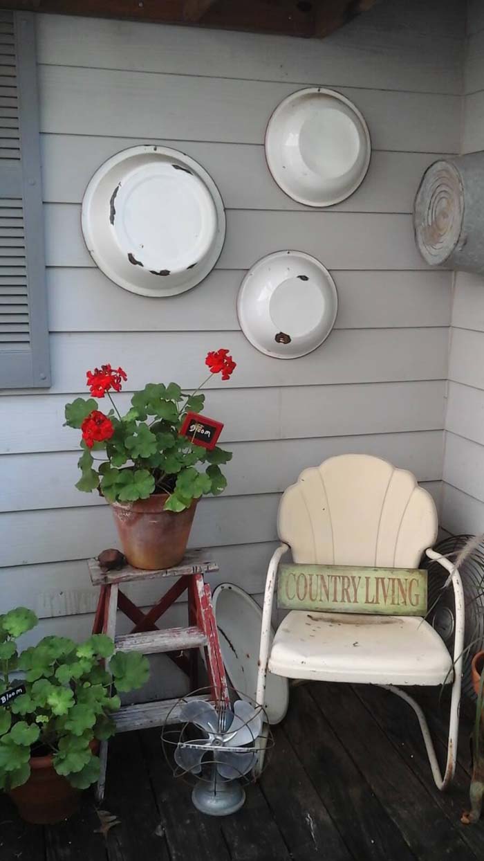 Metal Milk Pans Hung on the Wall #porch #wall #decor #decorhomeideas