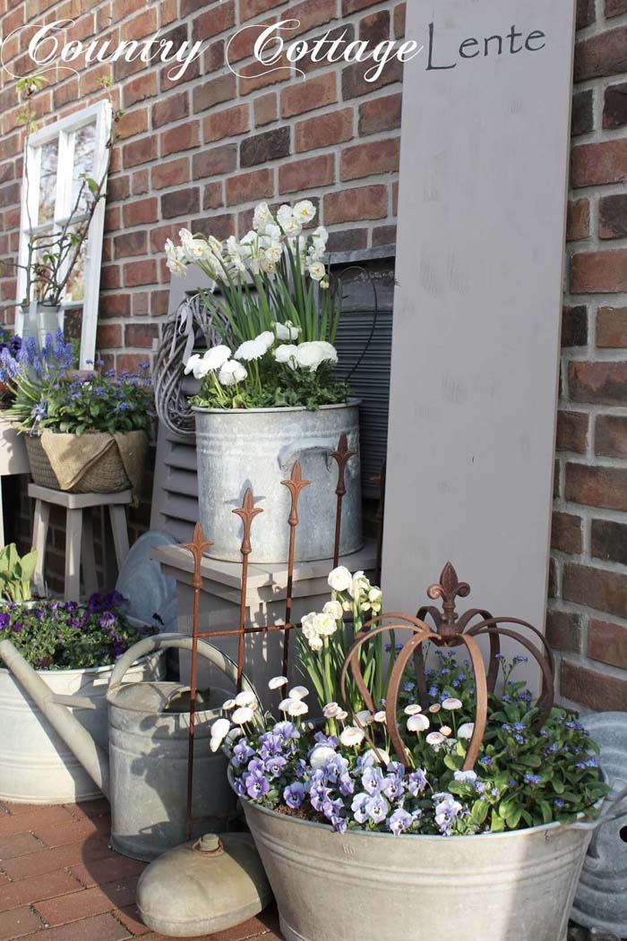 Metal Planters with Flowers #diy #planter #porch #decorhomeideas