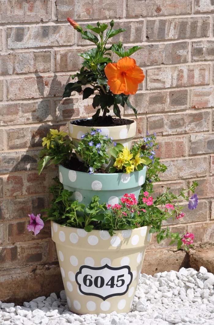 Multi Level Pots with Charming Flowers #diy #planter #porch #decorhomeideas