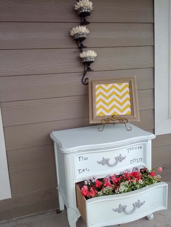 Old Furniture Repurposed Planter #diy #planter #porch #decorhomeideas