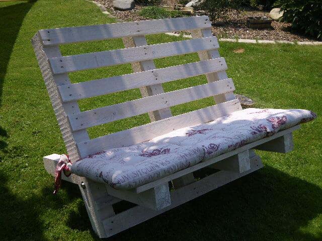 Old Pallet Bench #diy #outdoor #furniture #decorhomeideas