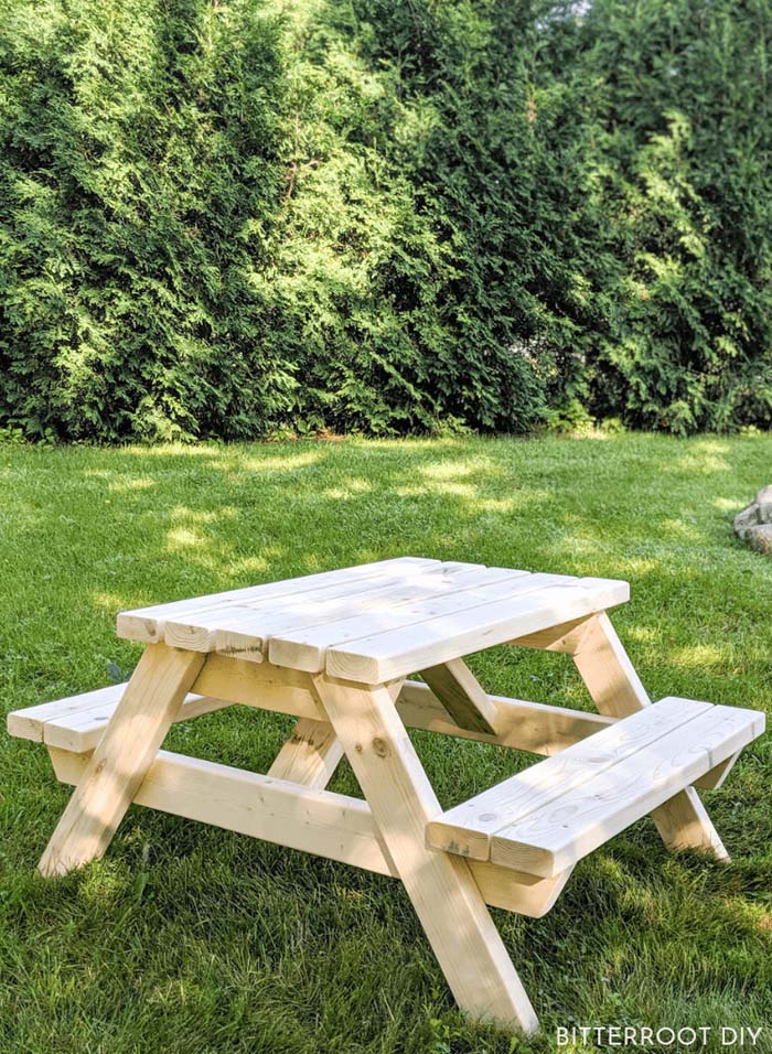 Kids Outdoor Picnic Table #diy #outdoor #furniture #decorhomeideas