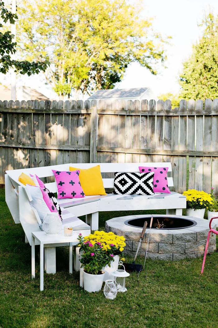 Painted Bench With Fire Pit #diy #outdoor #furniture #decorhomeideas