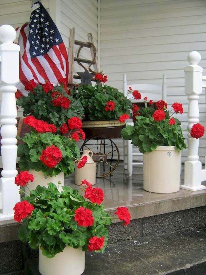 Patriotic Red Geraniums In Simple Planters #diy #planter #porch #decorhomeideas