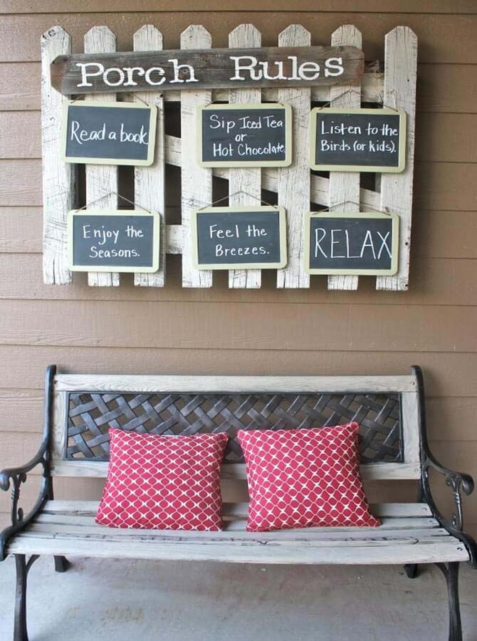 Picket Fence Sign with Chalkboard Accents #porch #wall #decor #decorhomeideas