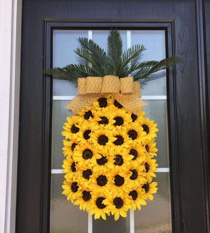 Pineapple Sunflower Wreath #diy #summer #wreath #decorhomeideas