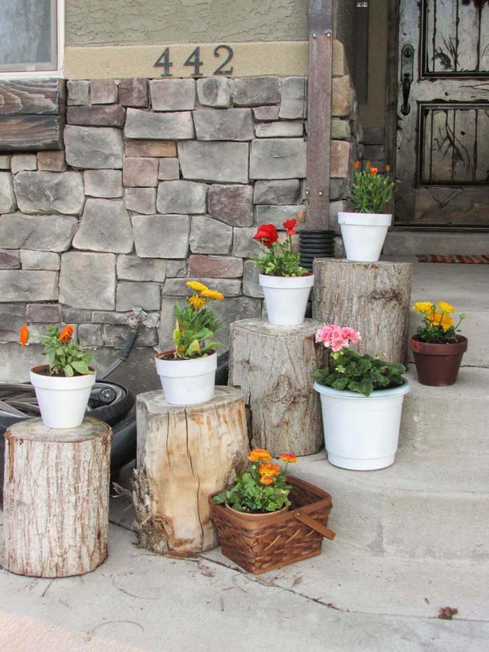 Plant Pots Set on Rustic Stumps #diy #planter #porch #decorhomeideas