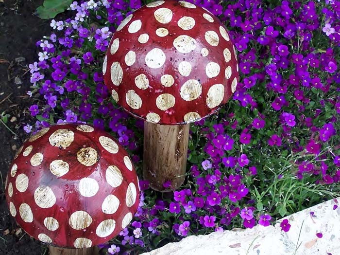 Polka Dot Mushrooms #diy #paint #garden #decorations #decorhomeideas