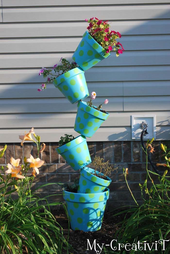 Polka Dotted Teetering Tower #diy #flowertower #garden #decorhomeideas