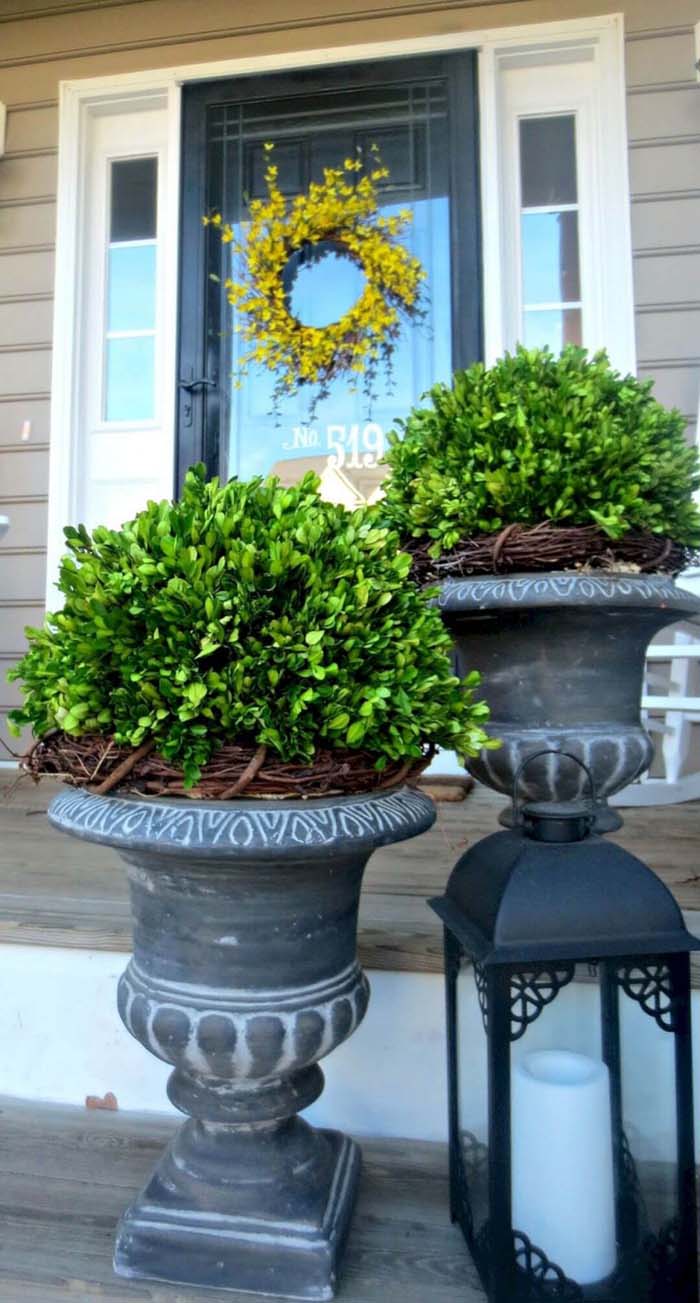 Preserved Boxwood Makeover #diy #planter #porch #decorhomeideas