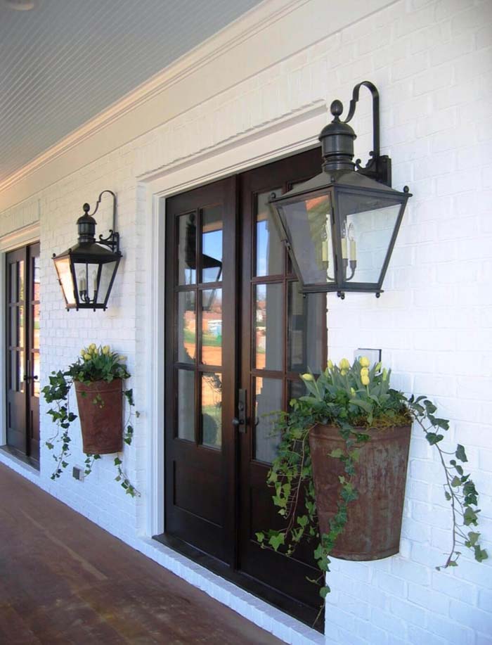 Rusty Metal Planters by the Door #porch #wall #decor #decorhomeideas