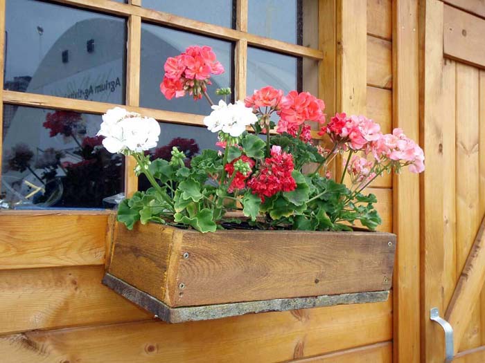 Simple Rustic Wooden Flower Box #planter #box #window #decorhomeideas