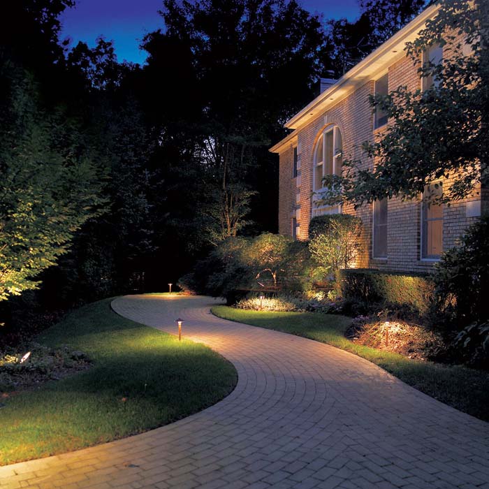 Small Subtle Lanterns along the Path #lighting #landscape #garden #decorhomeideas