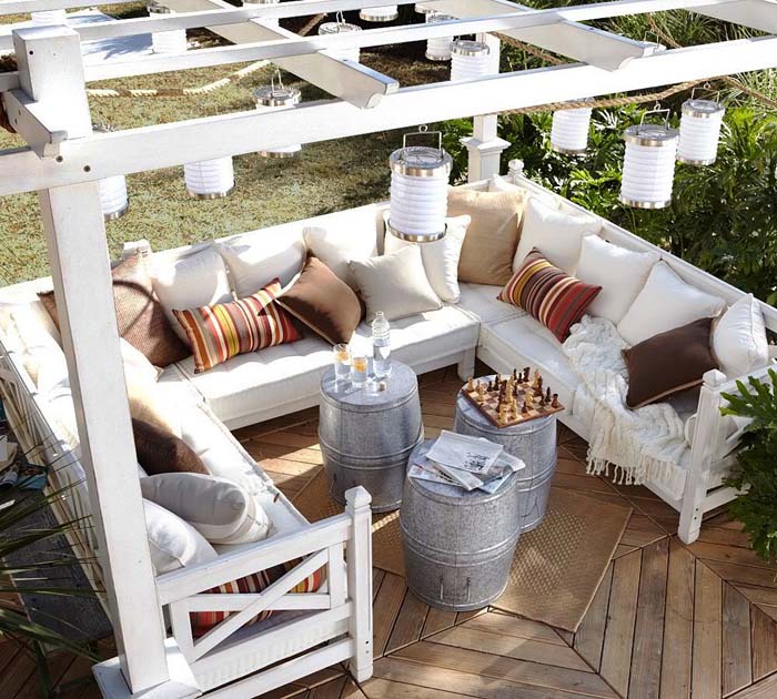 Square Sectional with Keg Tables #diy #patio #decorations #decorhomeideas