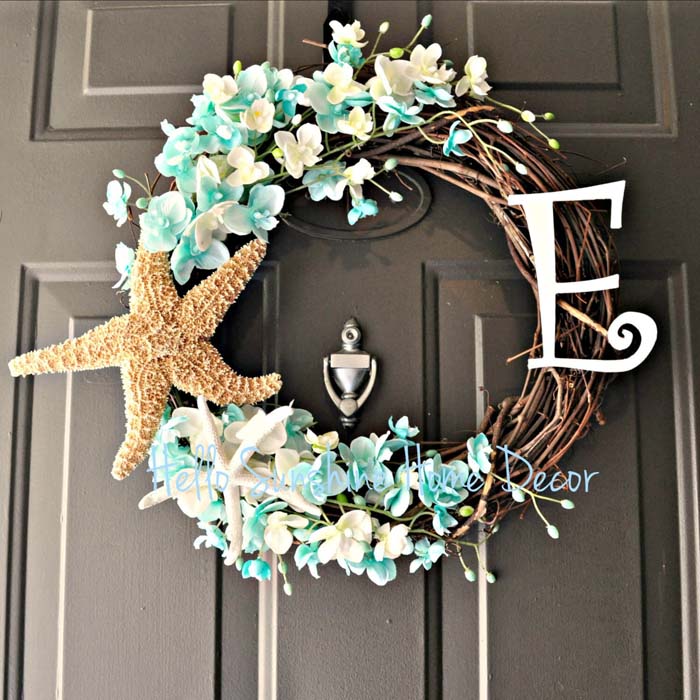 A Starfish Wreath Blooming in the Sun #beach #coastal #decoration #decorhomeideas