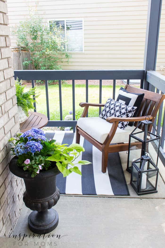 Stripes in Black and White #diy #decor #porch #decorhomeideas