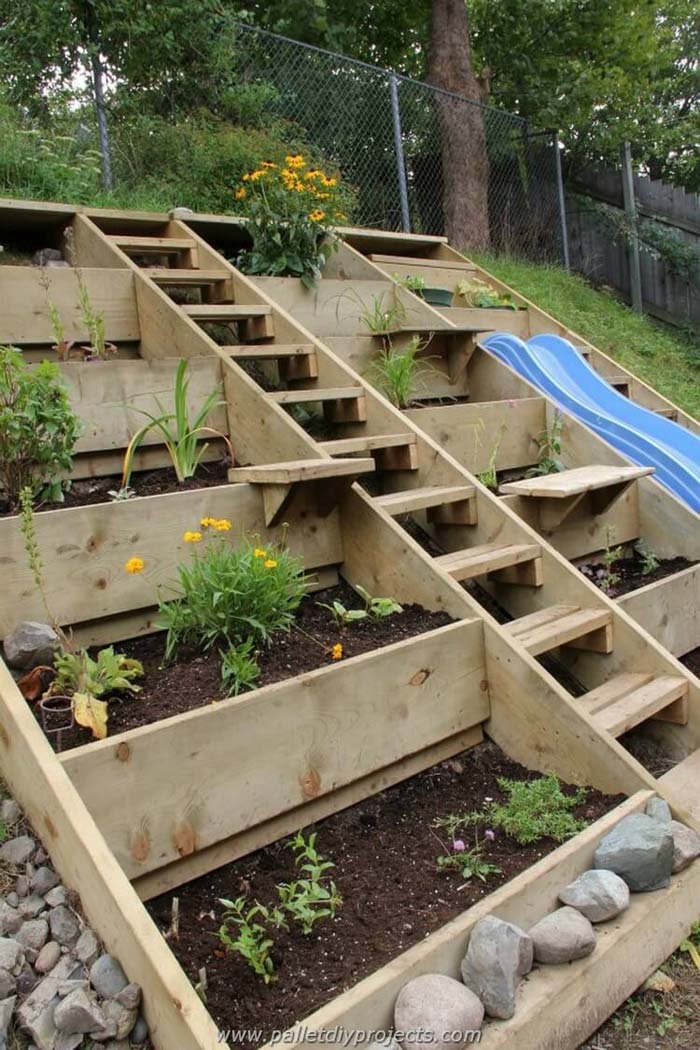 Tiered Planter Garden With Stairs #diy #planter #garden #decorhomeideas