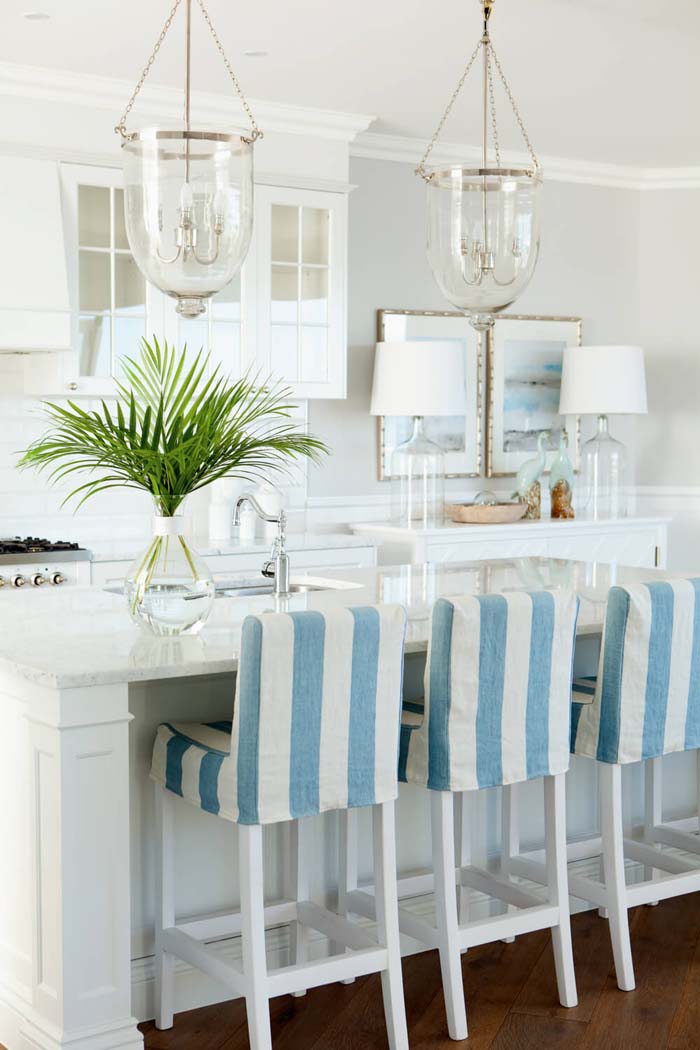 Tropical Breakfast Nook Under the Palms #beach #coastal #decoration #decorhomeideas