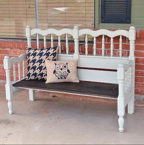 Upcycled Bed to Bench Tutorial #diy #outdoor #furniture #decorhomeideas