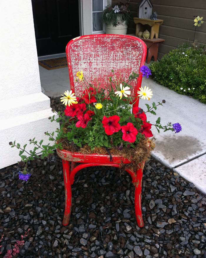 Upcycled Chair Planter #diy #planter #porch #decorhomeideas