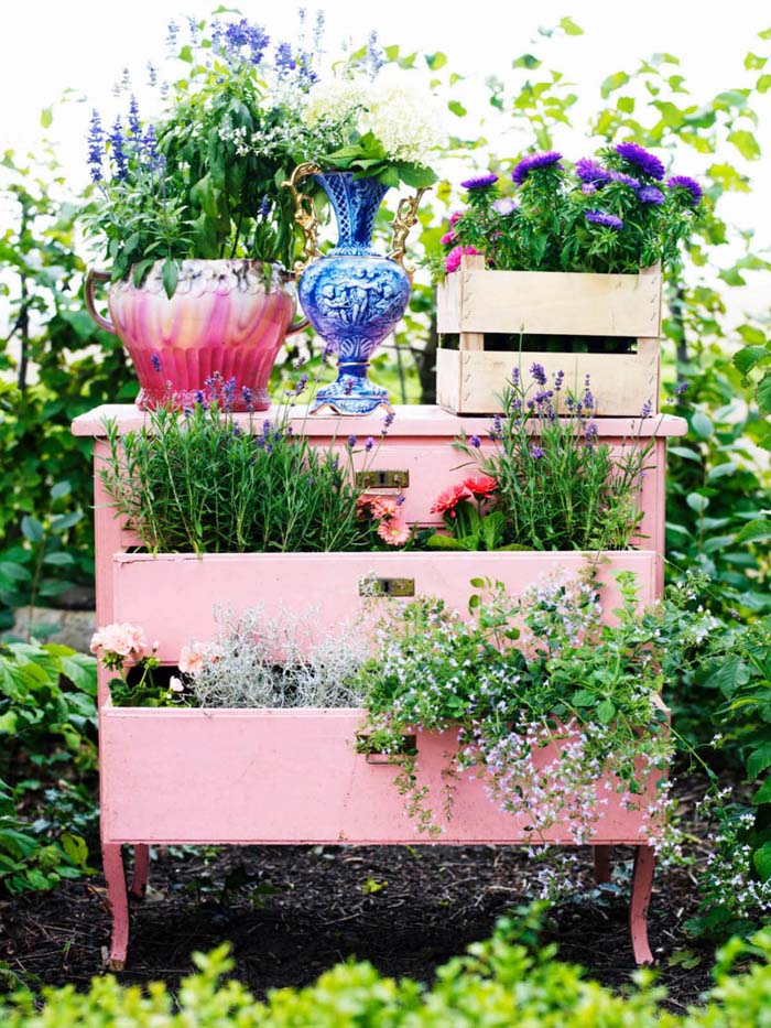 Vintage Garden Container #garden #container #planter #decorhomeideas