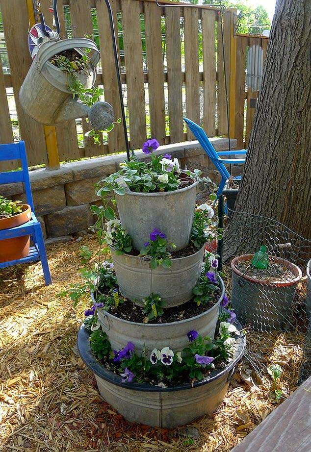 Watering Can Waterfall Flower Tower #diy #flowertower #garden #decorhomeideas