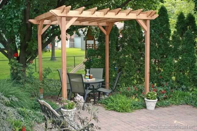 Weekend DIY Pergola Project #diy #patio #decorations #decorhomeideas