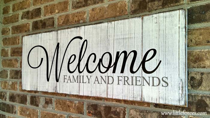 White Painted Welcome Sign #porch #wall #decor #decorhomeideas