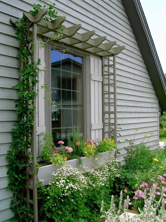 Window Flower Trough With Lattice Frame #planter #box #window #decorhomeideas