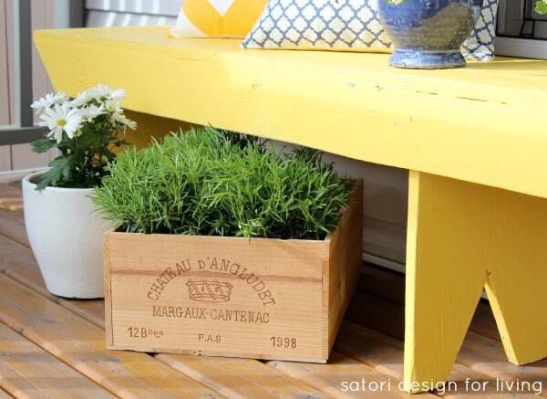 Wine Crate Flower Planter #diy #planter #porch #decorhomeideas