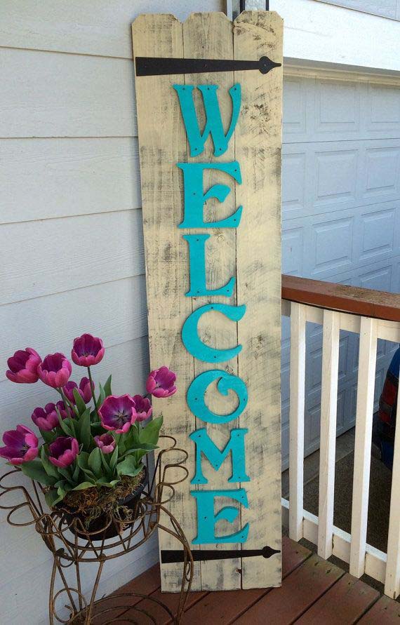 An Old Fashioned Welcome Sign #porch #decorartion #decorhomeideas