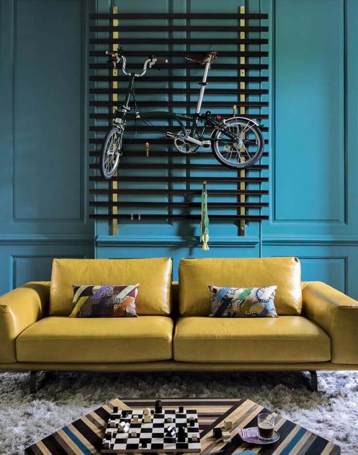 Blue Background and Bicycle Mount #wall #decor #sofa #decorhomeideas