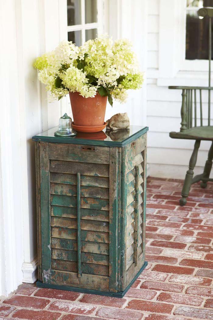 How to Build a Shutter Side Table #shutter #repurpose #decor #decorhomeideas