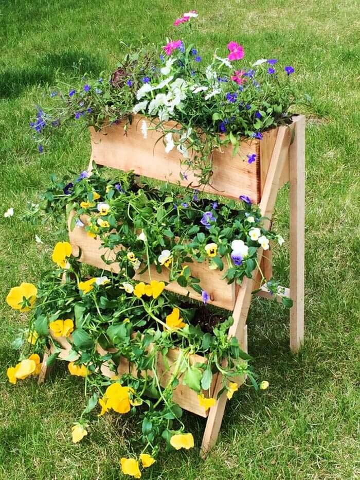 Cedar Tiered Flower Planter #reclaimed #wood #projects #decorhomeideas