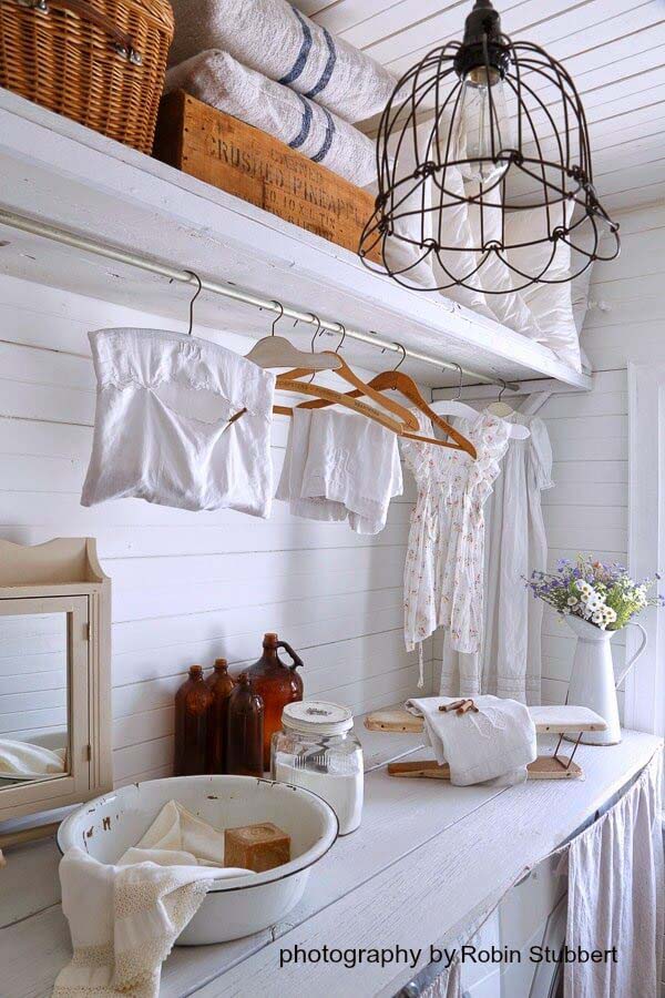 Country White Laundry Room with Hanging Space #small #entryway #decor #decorhomeideas