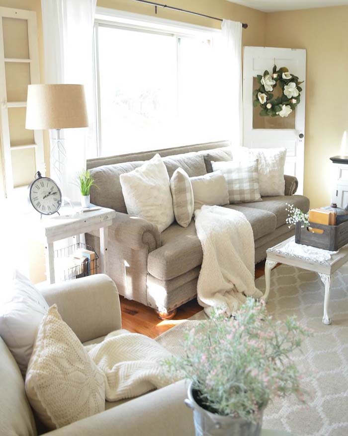 Cozy Farmhouse Style Living Space #livingroom #design #decorhomeideas