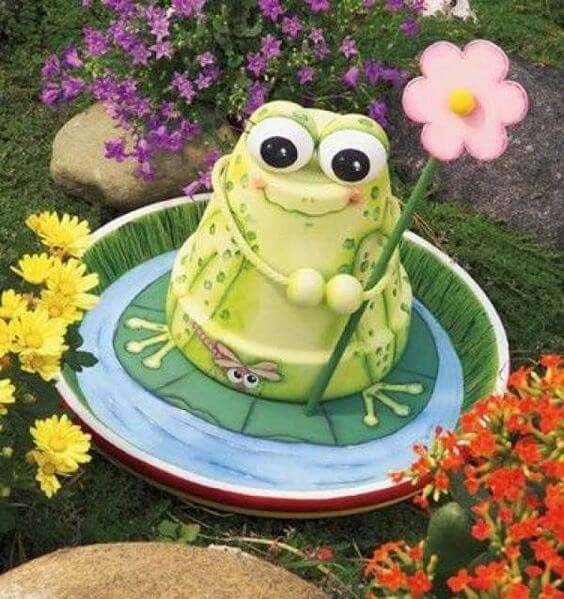 Cute Frog and Lily Pad Garden Decoration #flowerpot #clay #garden #decorhomeideas