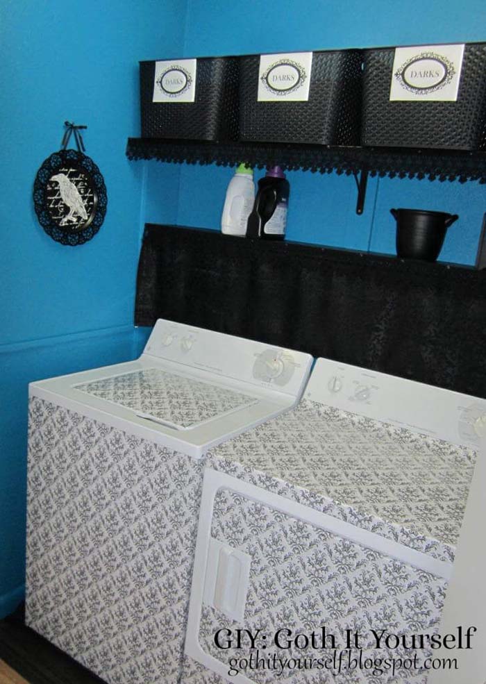 Dark and Moody Laundry Room with Damask Accents #small #entryway #decor #decorhomeideas