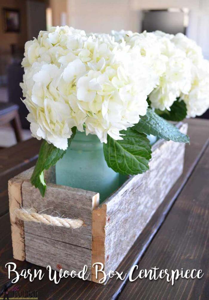 Easy Reclaimed Wood Box Centerpiece #reclaimed #wood #projects #decorhomeideas