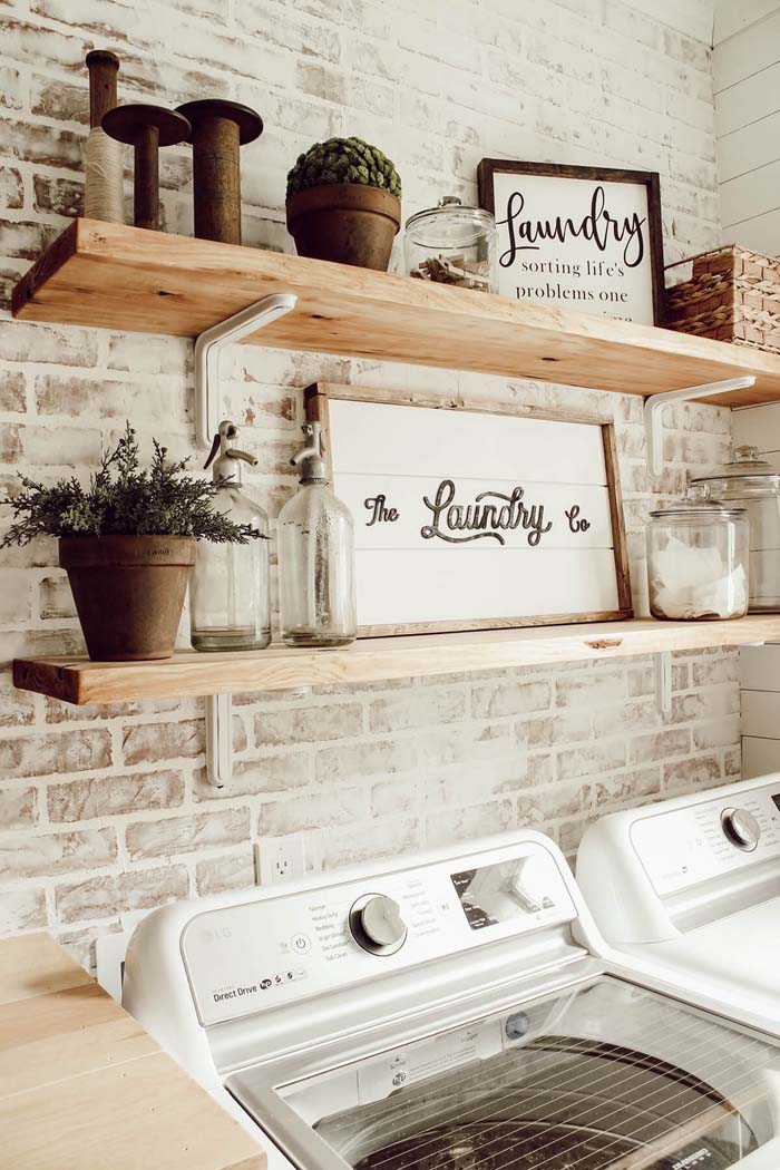 DIY Faux Brick Wall in Laundry Room #laundry #vintage #decor #decorhomeideas