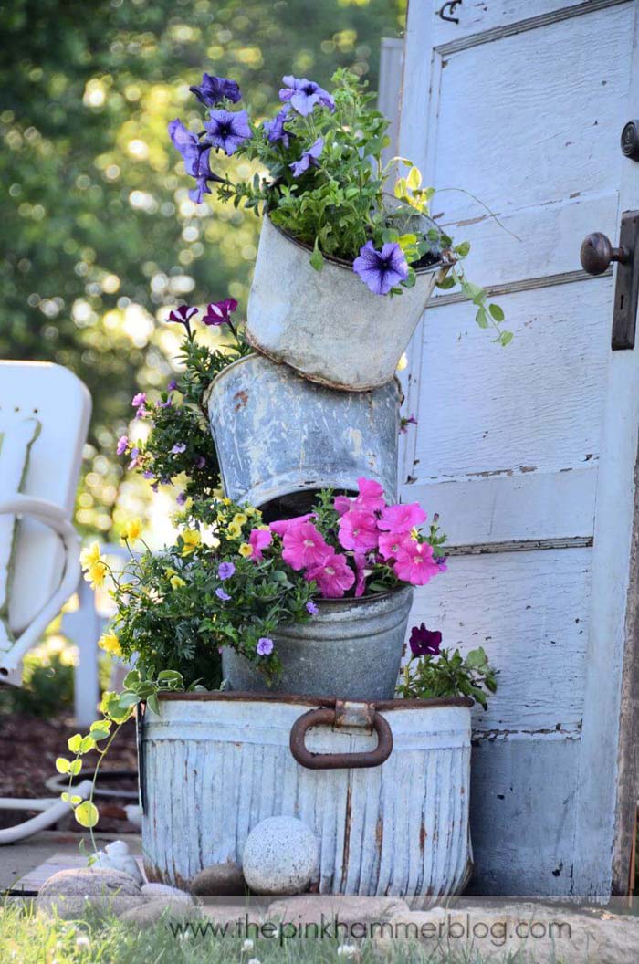 Galvanized Metal Bucket Flower Planter #vintage #garden #decoration #decorhomeideas