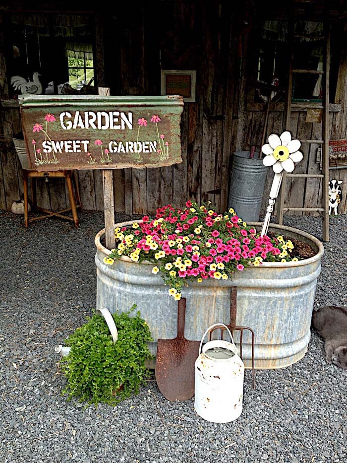 Galvanized Metal Water Trough Planter #vintage #garden #decoration #decorhomeideas