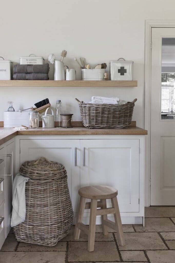 Grey and White Laundry Room with Wicker #laundry #vintage #decor #decorhomeideas