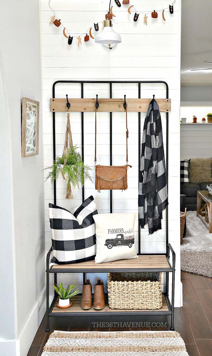 Hall Tree in Black Metal and Wood #small #entryway #decor #decorhomeideas