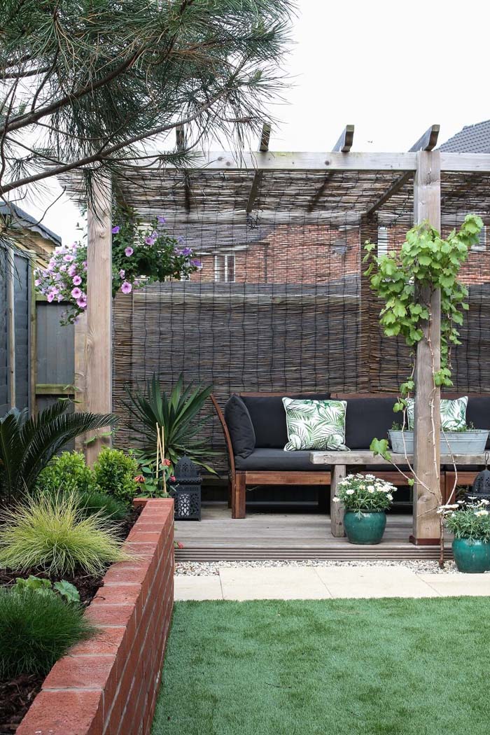 Intimate Pergola and Raised Garden Bed #garden #makeover #diy #decorhomeideas