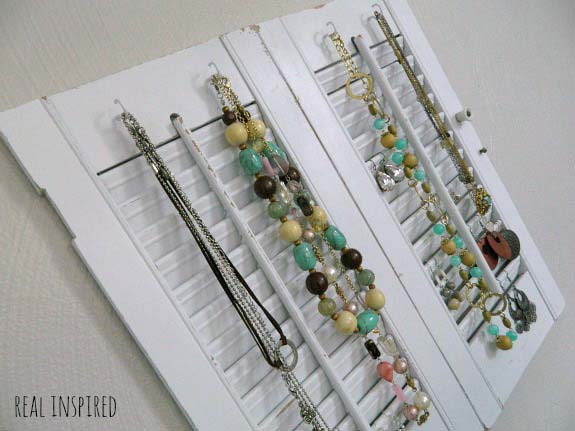 DIY Jewelry Organizer From Shutters #shutter #repurpose #decor #decorhomeideas