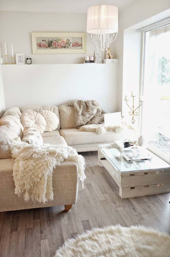 Light Colors Make the Room Look Larger #livingroom #design #decorhomeideas