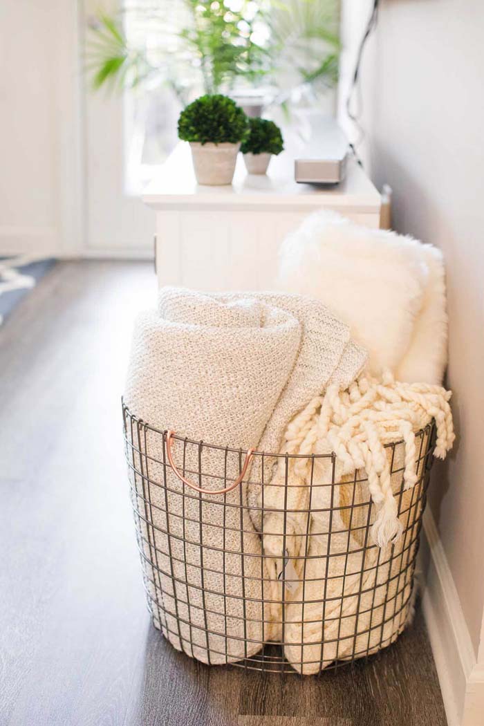 Metal Floor Towel And Storage Basket #farmhouse #vintage #storage #decorhomeideas