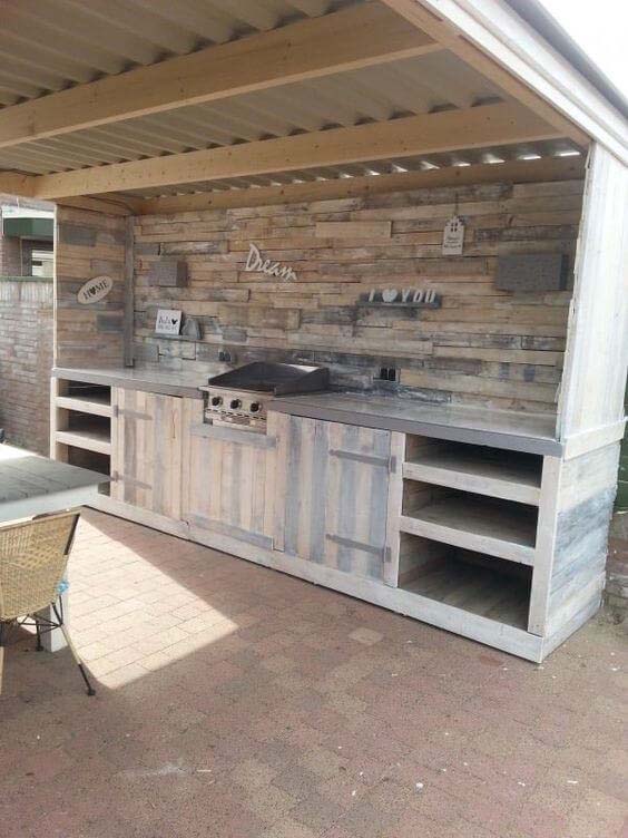 Outdoor Kitchen Made From Repurposed Pallets #pallet #garden #furniture #decorhomeideas
