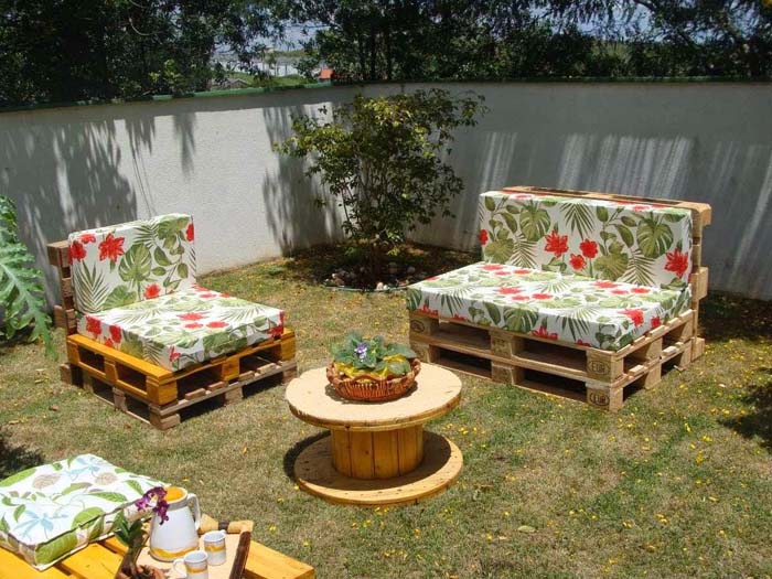 Pallet Furniture Ideas for Your Lawn #pallet #garden #furniture #decorhomeideas